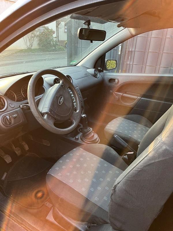 Gebraucht Ford Fiesta 69 PS (50 kW) 2004 Blau Kleinwagen