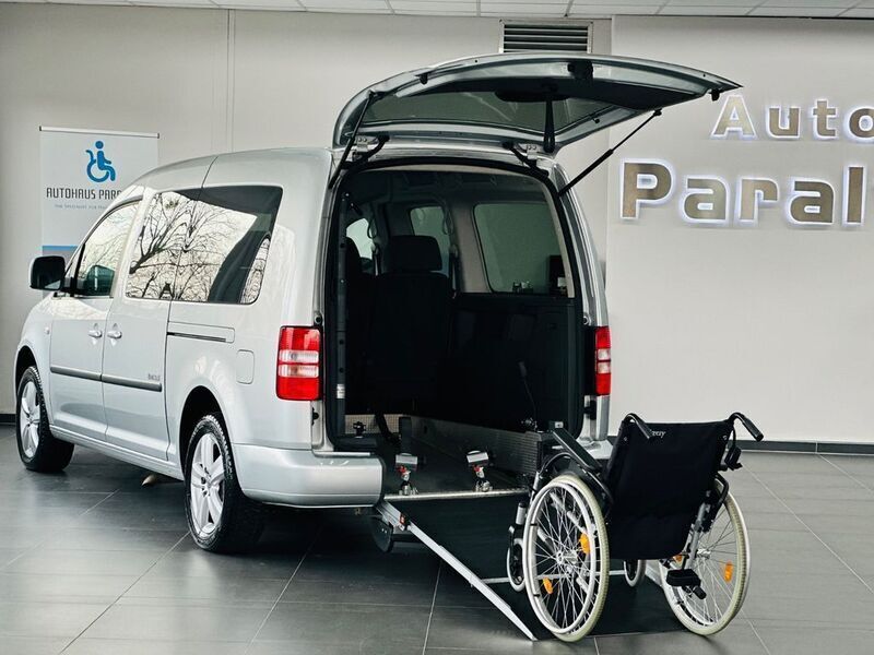 Silber Gebraucht 2011 VW Caddy Maxi Van / Kleinbus | 21.950 € - Bild 1/4