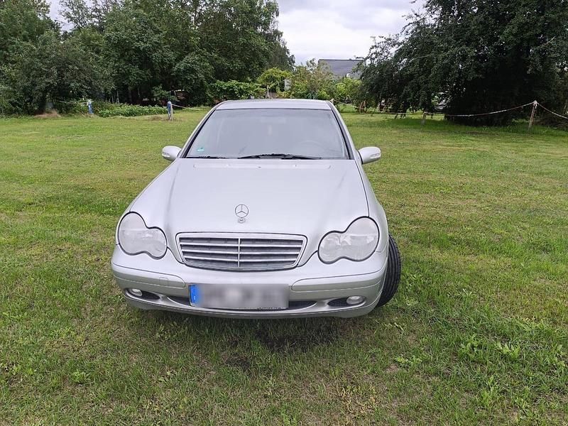 Silber Gebraucht 2001 Mercedes C200 Limousine | 5.000 € - Bild 1/4