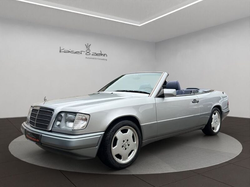 Silber Gebraucht 1995 Mercedes E200 AMG Cabrio | 11.124 € - Bild 1/4