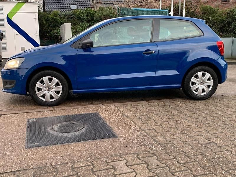 Gebraucht VW Polo Trendline 75 PS (55 kW) 2011 Blau Kleinwagen