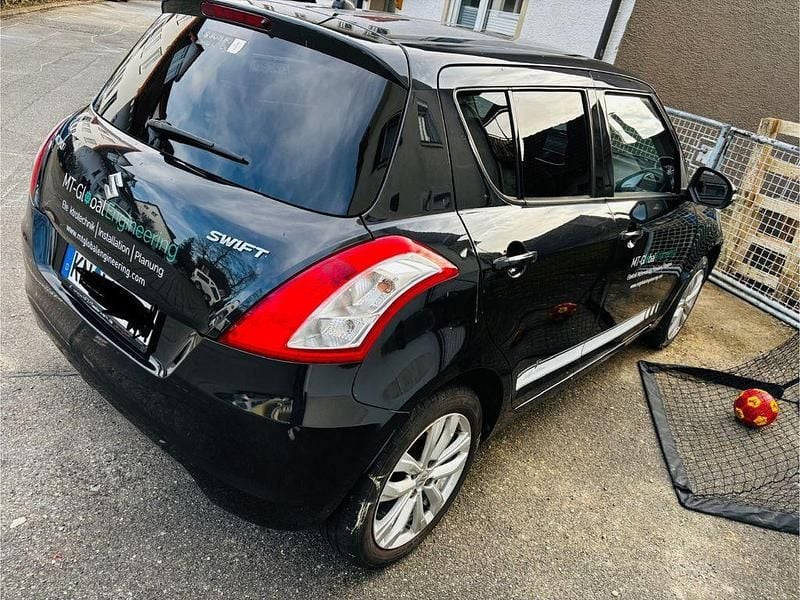Gebraucht Suzuki Swift 94 PS (69 kW) 2015 Schwarz Kleinwagen