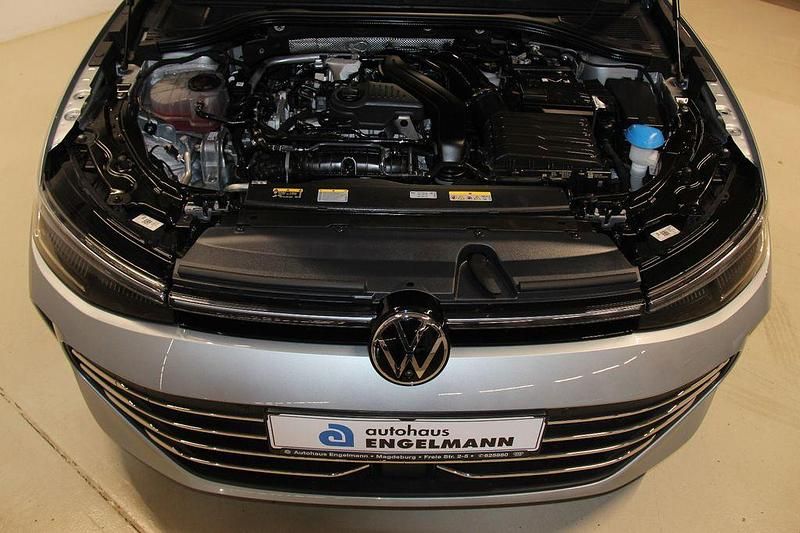 Gebraucht VW Passat 150 PS (110 kW) 2025 Silber Kombi