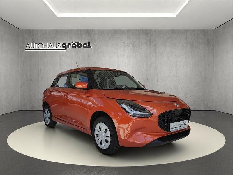 Neu Suzuki Swift Club 83 PS (61 kW) 2025 Flame orange pearl met. Kleinwagen