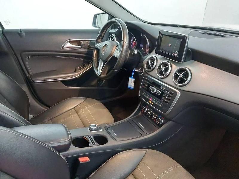 Gebraucht Mercedes GLA220 Urban 170 PS (125 kW) 2015 Grau SUV
