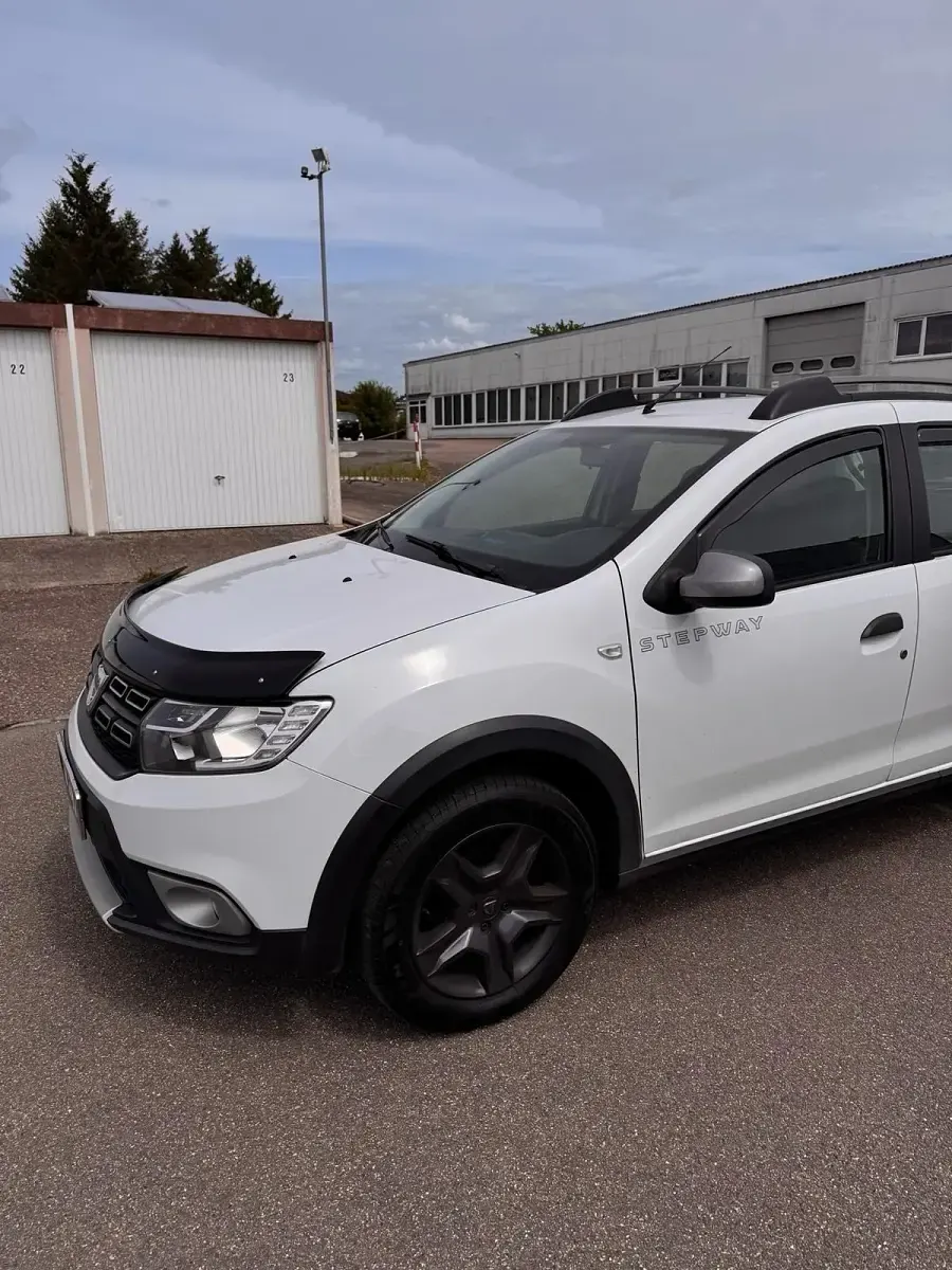 Gebraucht Dacia Sandero Stepway 90 PS (66 kW) 2017 Weiß Kleinwagen