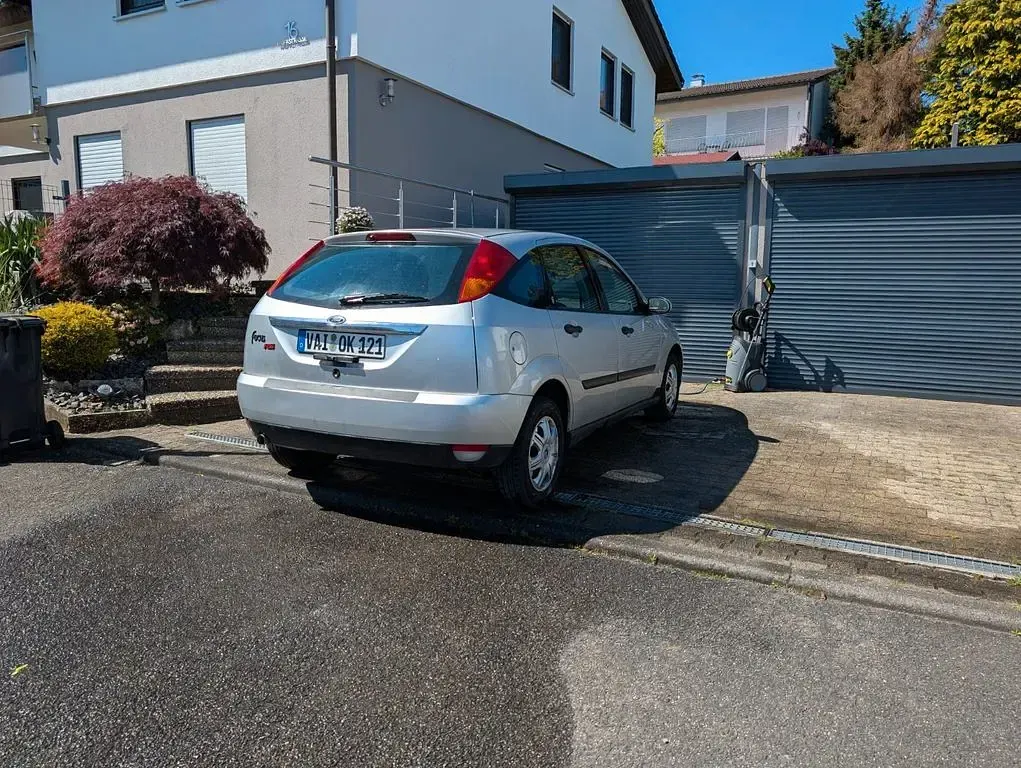 Gebraucht Ford Focus Ghia 116 PS (85 kW) 2000 Silber Limousine