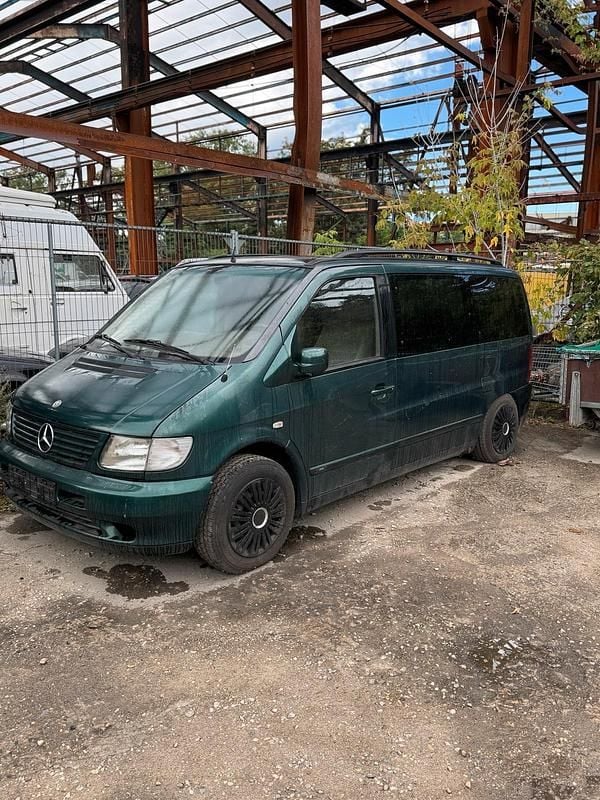 Grün Gebraucht 1999 Mercedes V220 Van / Kleinbus | 1.999 € - Bild 1/4