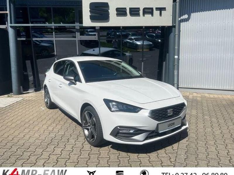 Candy weiss Gebraucht 2022 Seat Leon FR Limousine | 21.890 € (Guter Preis) - Bild 1/4