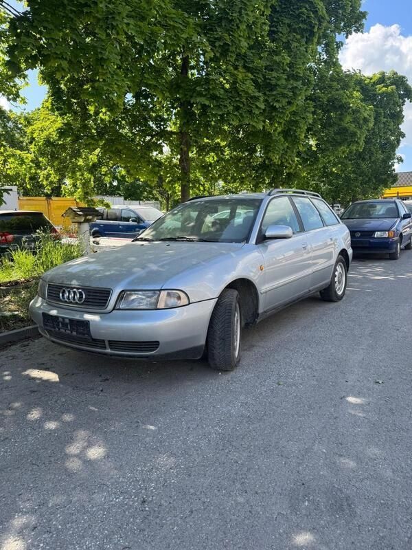 Silber Gebraucht 2000 Audi A4 Kombi | 1.700 € (Fairer Preis) - Bild 1/4