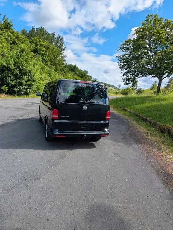 Gebraucht VW Multivan 179 PS (131 kW) 2015 Schwarz Van / Kleinbus