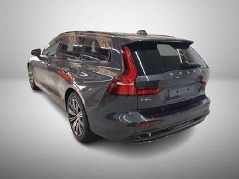 Gebraucht Volvo V60 Ultimate 197 PS (144 kW) 2024 Platinum grey / metallic Kombi