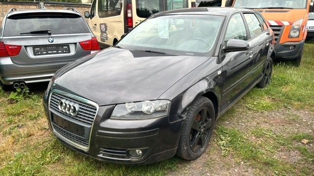 Grau Gebraucht 2005 Audi A3 Sportback Ambition Limousine | 1.500 € - Bild 1/4