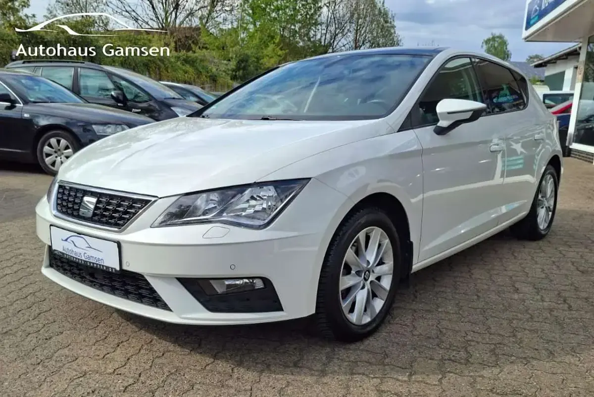 Używany Seat Leon Style 116 KM (85 kW) 2020 Biały Sedan/Limuzyna