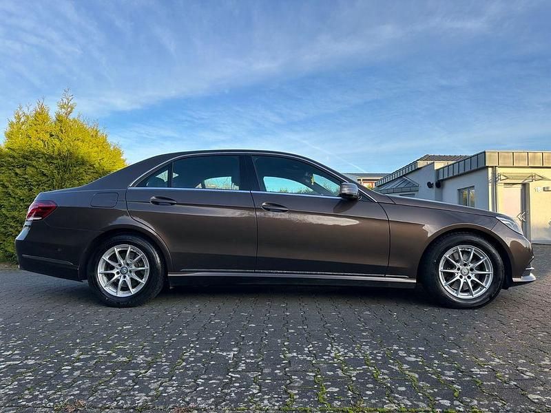 Gebraucht Mercedes E300 231 PS (169 kW) 2014 Braun Limousine