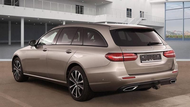 Gebraucht Mercedes E300 Avantgarde 320 PS (235 kW) 2022 Silber Limousine