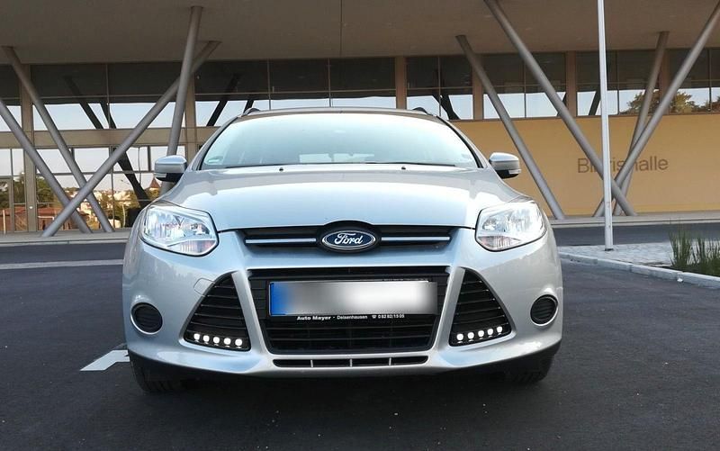 Gebraucht Ford Focus Trend 105 PS (77 kW) 2012 Silber Kombi