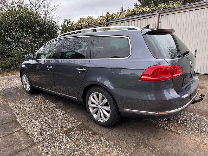 Gebraucht VW Passat 150 PS (110 kW) 2011 Grau Kombi