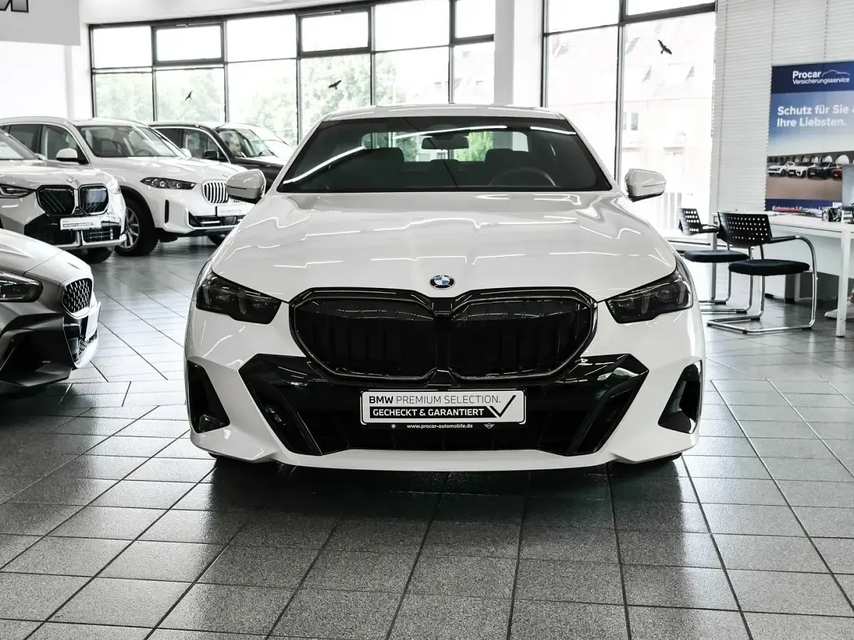 Gebraucht BMW 520 M Sport 197 PS (144 kW) 2024 Weiß Limousine