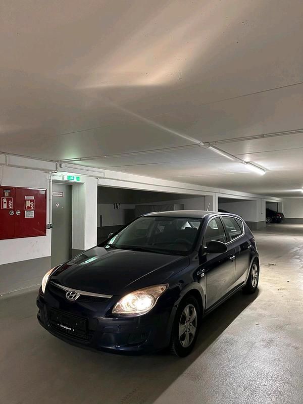 Gebraucht Hyundai i30 109 PS (80 kW) 2010 Blau Kleinwagen