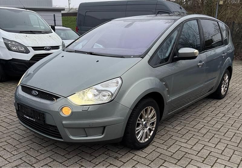 Gebraucht Ford S-MAX Titanium 140 PS (102 kW) 2010 Grau Van / Kleinbus