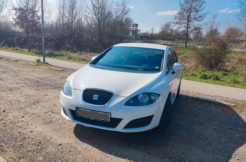 Gebraucht Seat Leon Reference 125 PS (91 kW) 2010 Weiß Kleinwagen