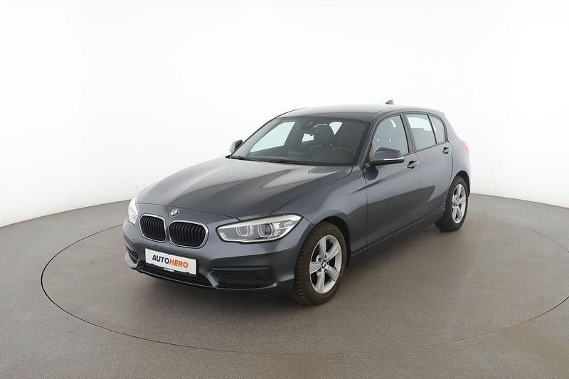 Grau Gebraucht 2018 BMW 118 Kleinwagen | 15.730 € (Fairer Preis) - Bild 1/3