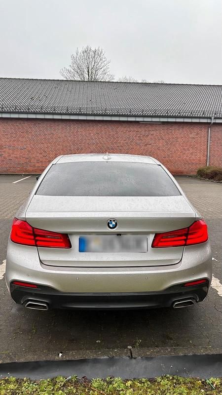 Gebraucht BMW 530e M Sport 252 PS (185 kW) 2019 Gold Limousine