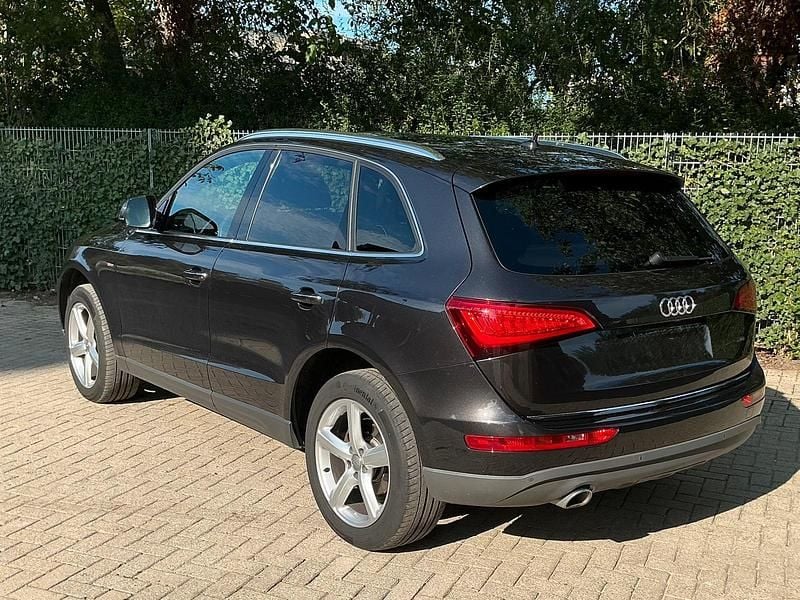 Grau Gebraucht 2015 Audi Q5 S-Line SUV | 22.900 € (Teuer) - Bild 1/4