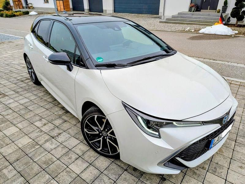Weiß Gebraucht 2019 Toyota Corolla Limousine | 19.950 € (Guter Preis) - Bild 1/4