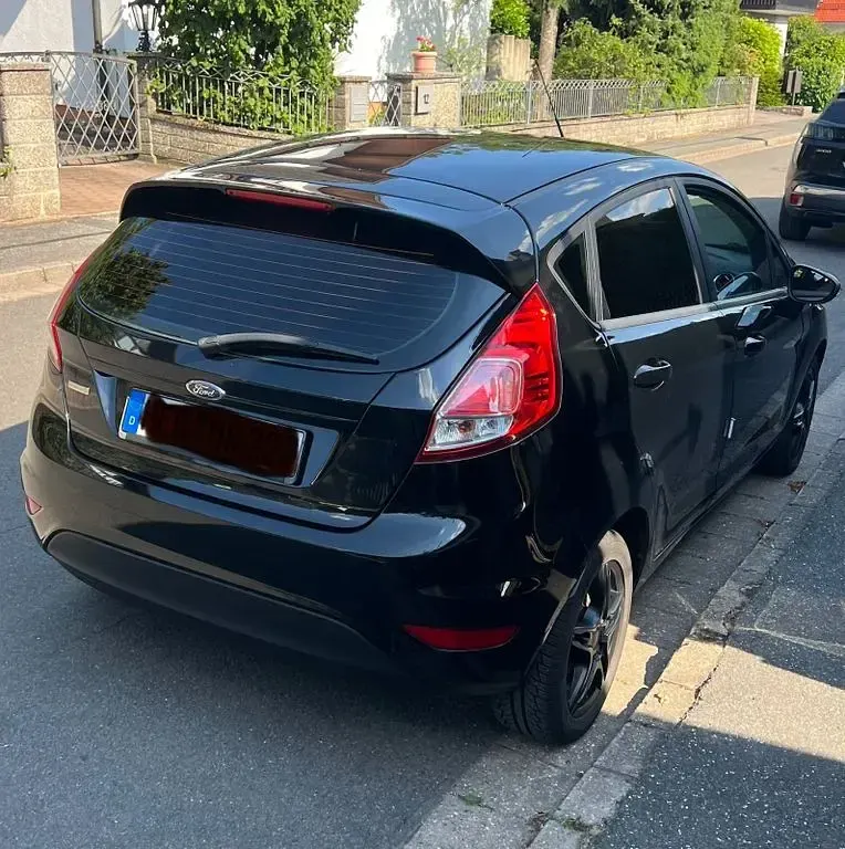 Gebraucht Ford Fiesta Trend 101 PS (74 kW) 2017 Schwarz Kleinwagen