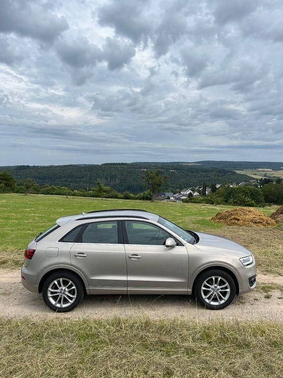 Beige Gebraucht 2013 Audi Q3 SUV | 17.250 € (Etwas zu teuer) - Bild 1/4