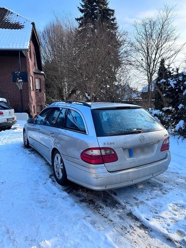 Gebraucht Mercedes E320 204 PS (150 kW) 2004 Silber Kombi