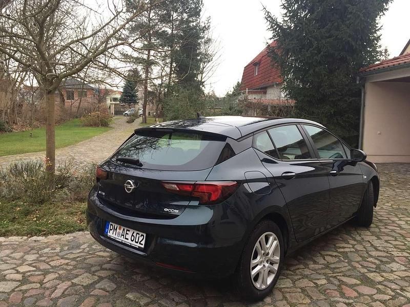 Schwarz Gebraucht 2016 Opel Astra Limousine | 6.900 € (Superpreis) - Bild 1/3