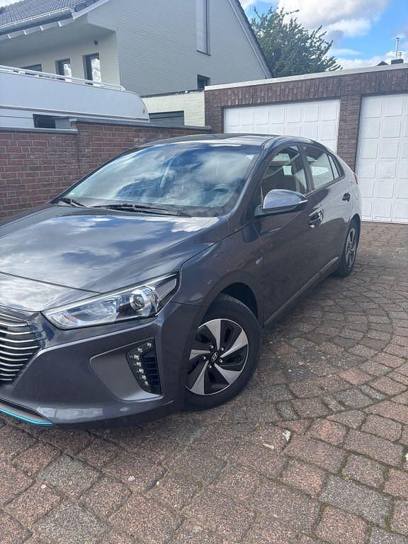 Grau Gebraucht 2019 Hyundai Ioniq Trend Limousine | 13.500 € (Guter Preis) - Bild 1/4