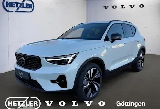 Neu Volvo XC40 Plus 163 PS (119 kW) 2025 Weiß SUV