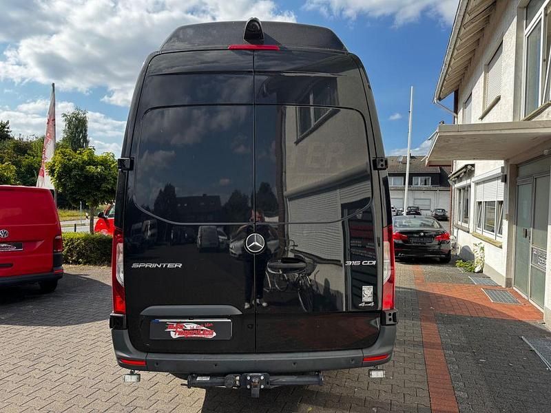 Gebraucht Mercedes Sprinter 163 PS (119 kW) 2021 Schwarz/baltic black Van