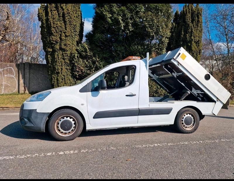 Gebraucht Peugeot Partner 90 PS (66 kW) 2011 Weiß Van / Kleinbus