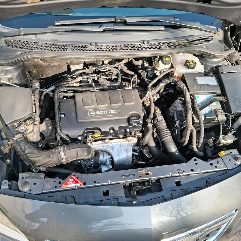 Gebraucht Opel Astra 140 PS (102 kW) 2012 Schwarz Kombi