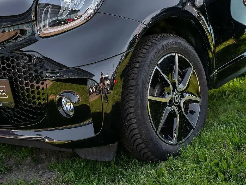Gebraucht Smart ForTwo Coupé Exclusive 60 kW (82 PS) 2023 Schwarz Kleinwagen