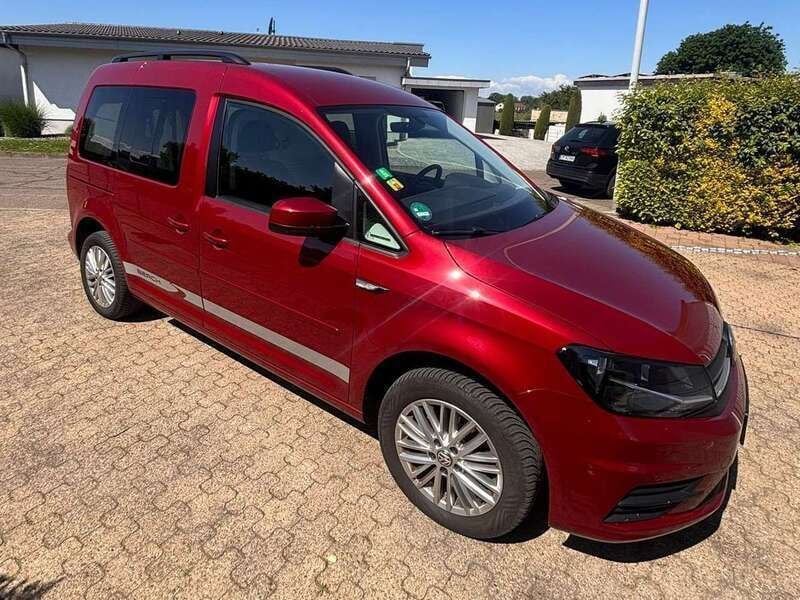 Fortanarot metallic Gebraucht 2017 VW Caddy Beach Van / Kleinbus | 20.450 € (Teuer) - Bild 1/4
