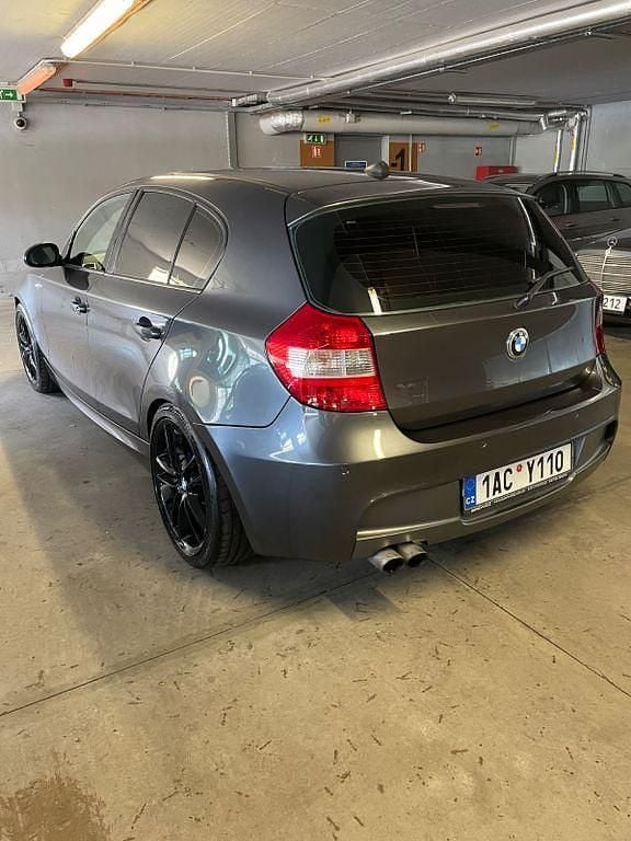 Grau Gebraucht 2006 BMW 130 Sport Line Kleinwagen | 10.300 € - Bild 1/4