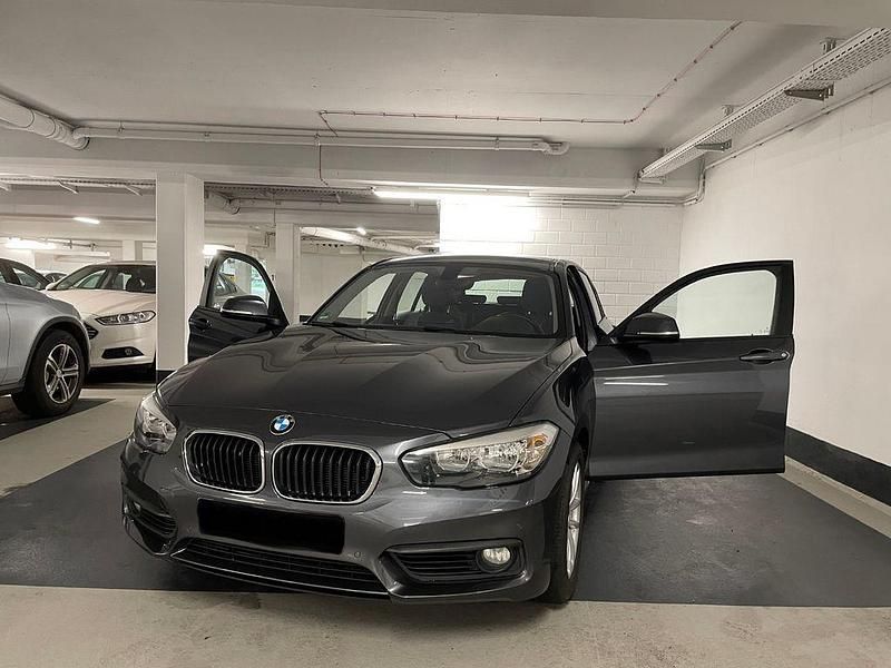 Grau Gebraucht 2018 BMW 120 Kleinwagen | 12.450 € (Superpreis) - Bild 1/4