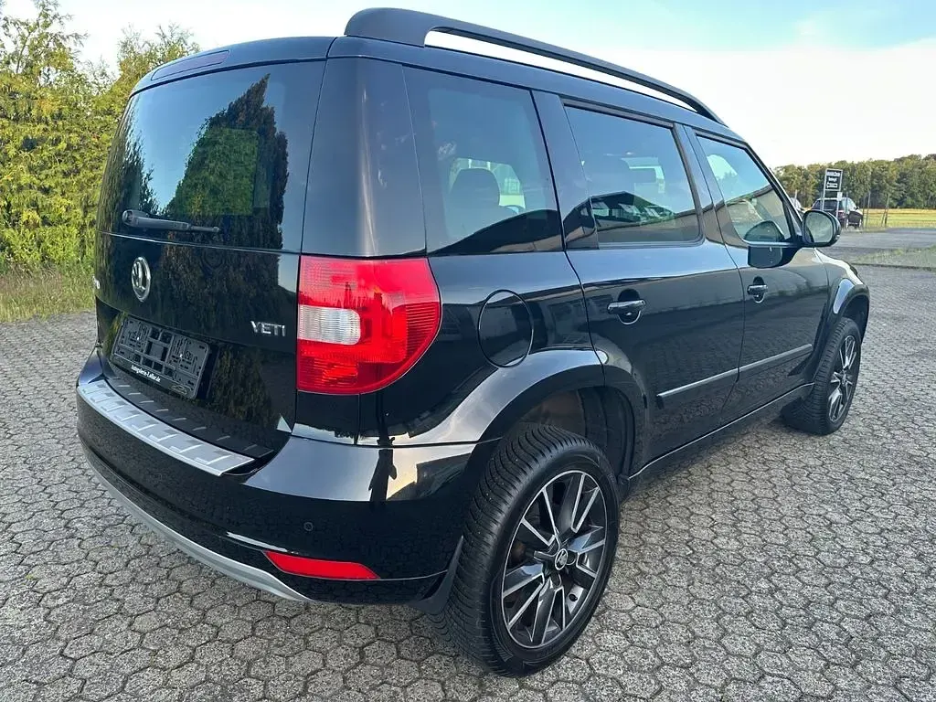 Gebraucht Skoda Yeti Active 110 PS (80 kW) 2015 Schwarzmagic perleffekt SUV