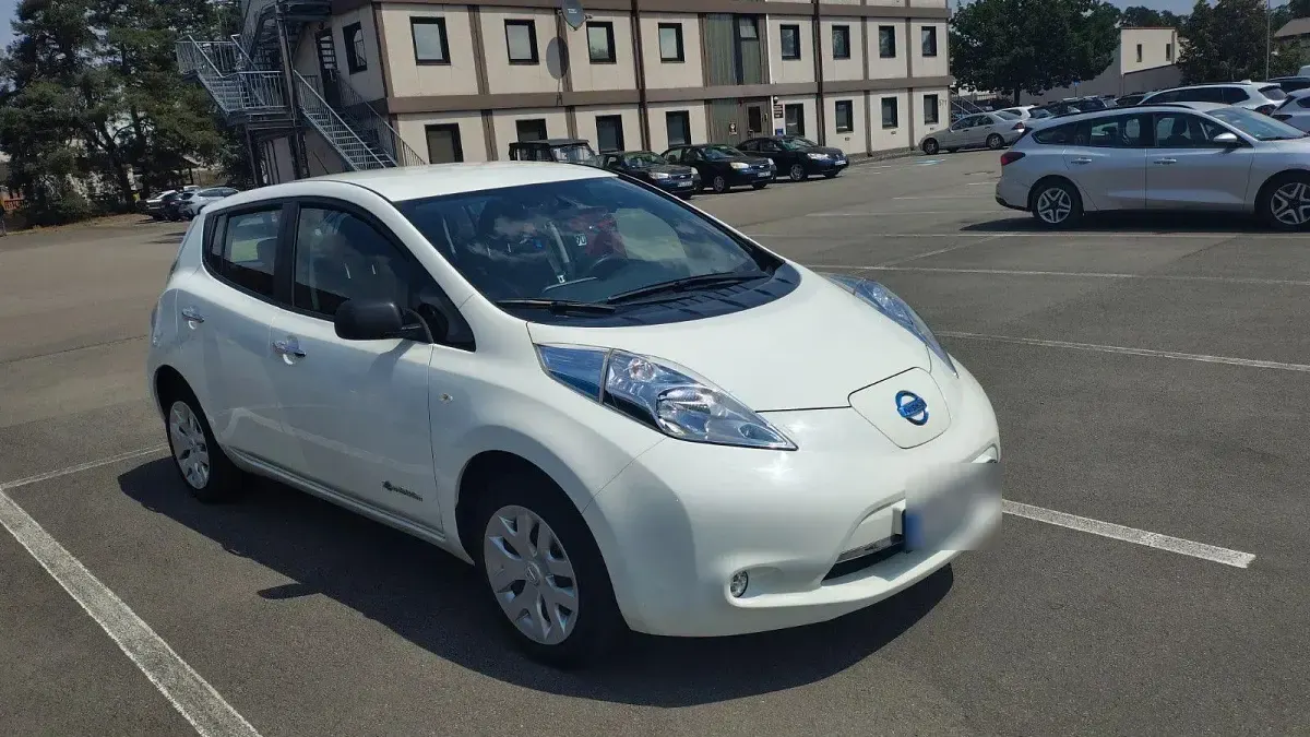 Gebraucht Nissan Leaf Visia 80 kW (109 PS) 2015 Weiß Kleinwagen