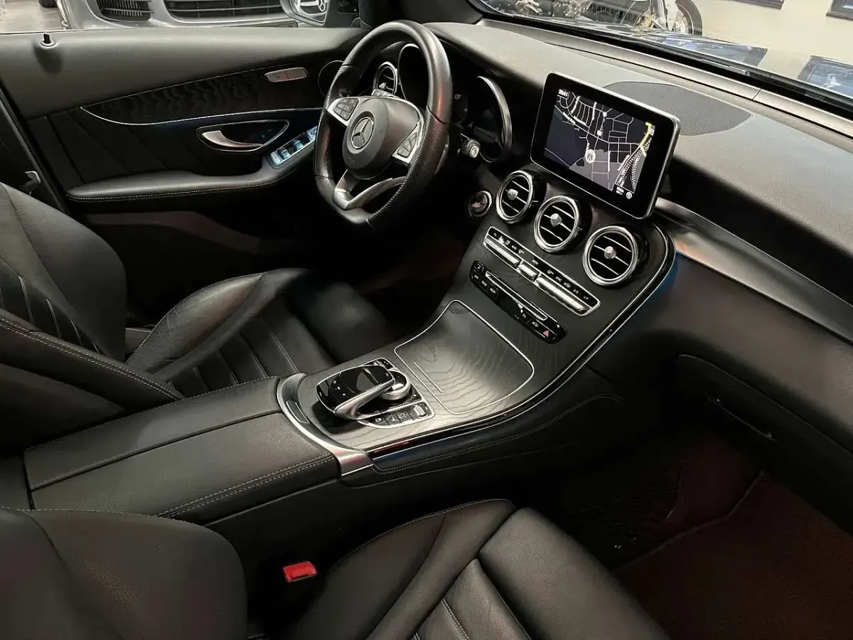 Gebraucht Mercedes GLC250 AMG 204 PS (150 kW) 2018 Grau SUV