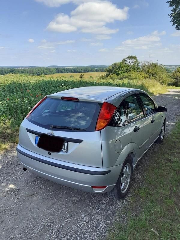 Gebraucht Ford Focus 100 PS (73 kW) 2002 Silber Kleinwagen