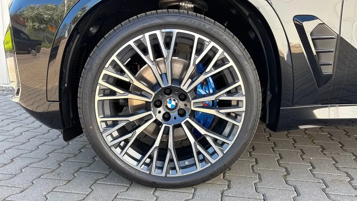 Neu BMW X5 M Sport 352 PS (258 kW) 2026 Saphirschwarz metallic SUV