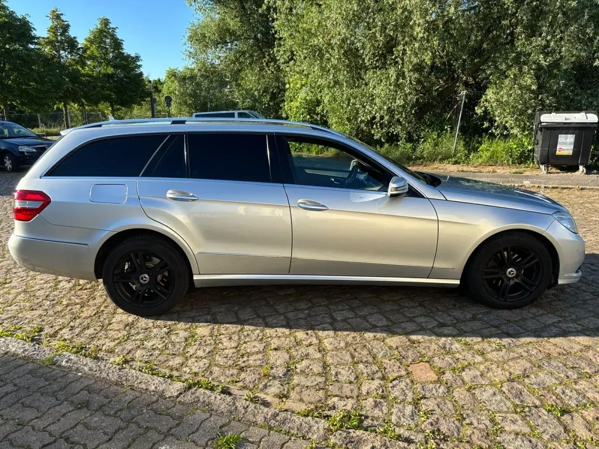 Gebraucht Mercedes E220 Elegance 170 PS (125 kW) 2011 Silber Kombi