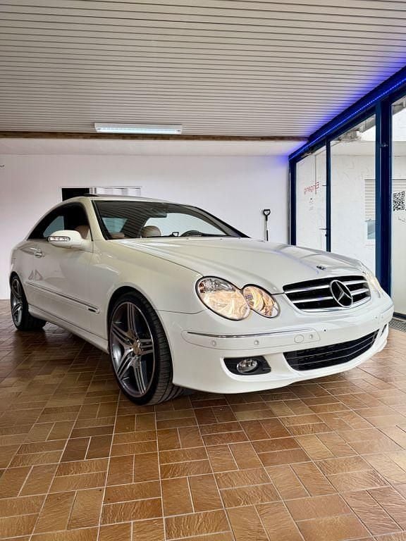 Weiß Gebraucht 2007 Mercedes CLK200 Avantgarde Coupé | 7.890 € (Etwas zu teuer) - Bild 1/4